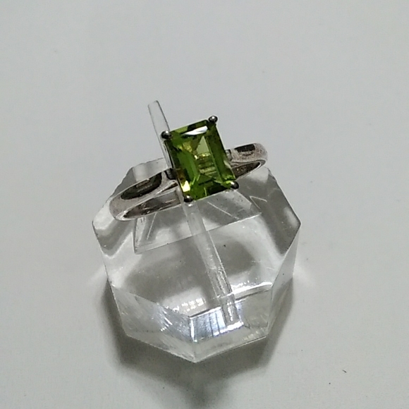 Peridot Ring - Picture 4 of 8